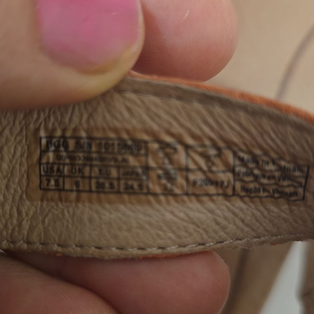 ‎UGG Sandles 7.5 - Picture 5 of 6